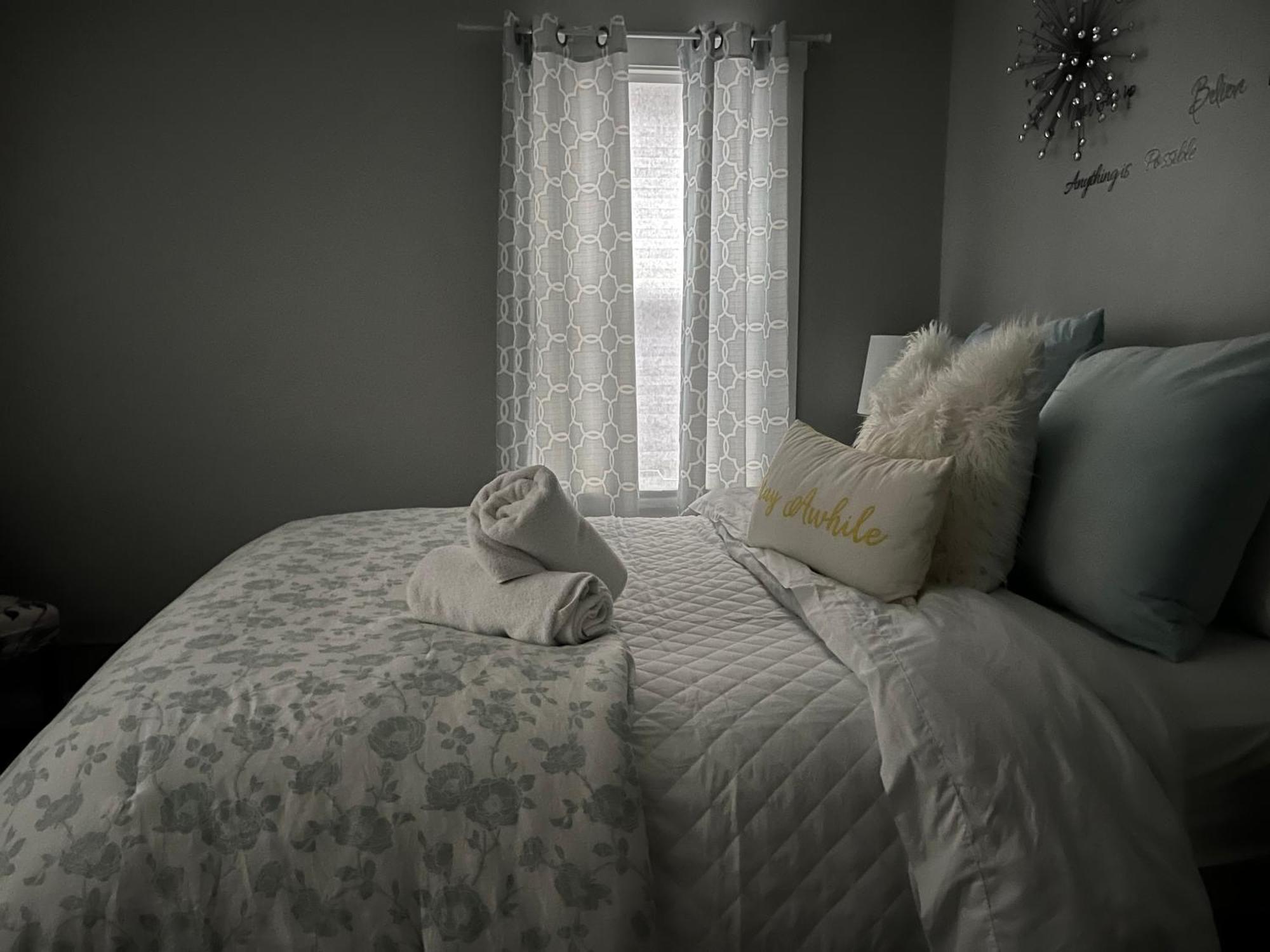 Cozy, 1St Floor Apartment 2Bdrms Plus Semi Private Room With Futon Pets With Fee Family Friendly Close To Everything Cleveland Ngoại thất bức ảnh