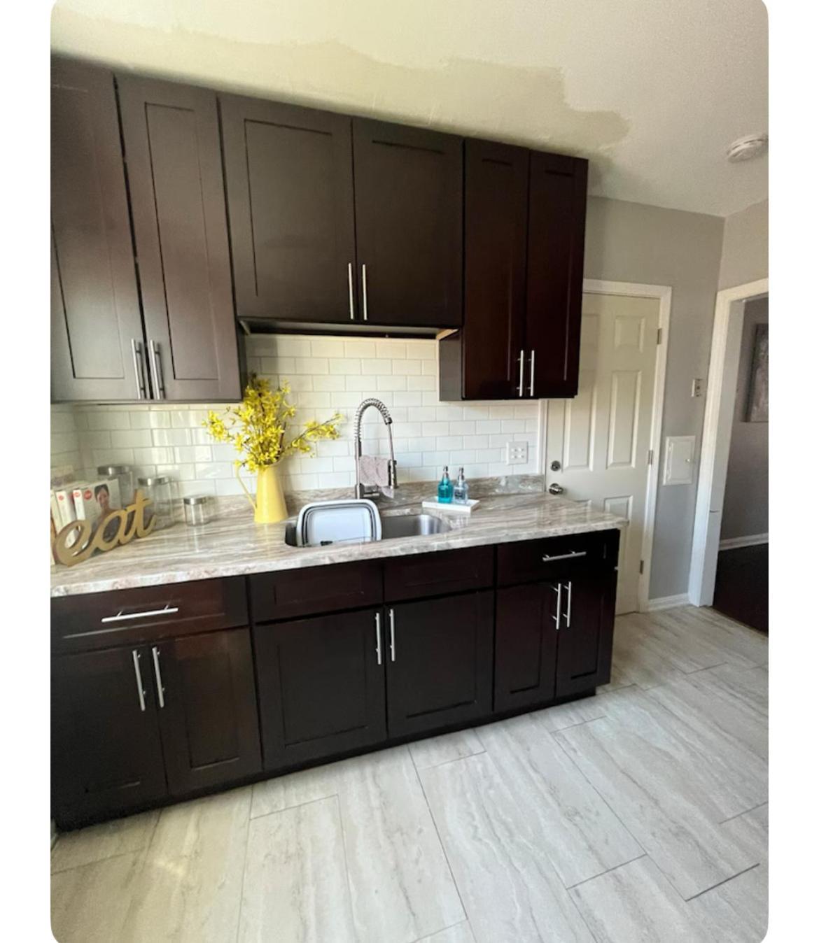 Cozy, 1St Floor Apartment 2Bdrms Plus Semi Private Room With Futon Pets With Fee Family Friendly Close To Everything Cleveland Ngoại thất bức ảnh